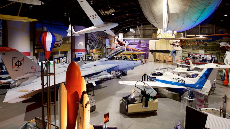 Tulsa Air and Space Museum & Planetarium bevat historisch erfgoed en interieur
