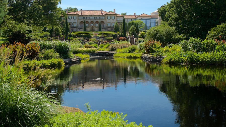 Philbrook Museum of Art qui includes patrimoine historique, mare et parc
