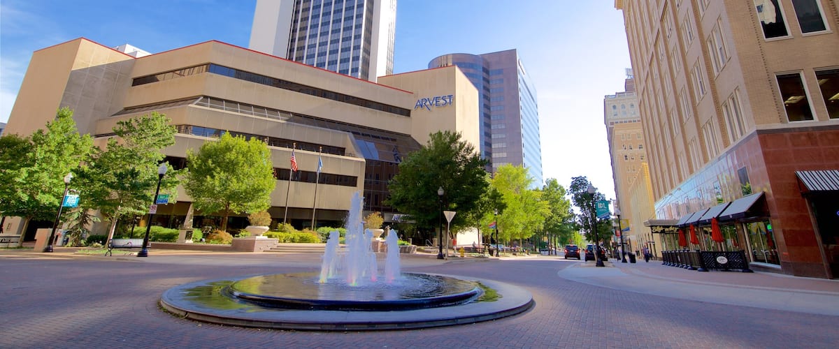 Tulsa mostrando un edificio de gran altura, una ciudad y una fuente