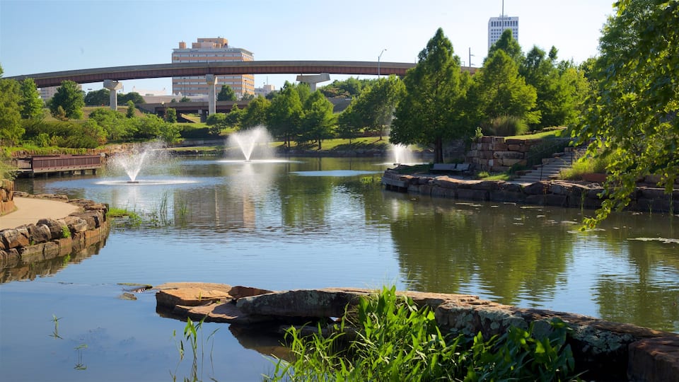 Centennial Park montrant un parc, une fontaine et une rivière ou un ruisseau