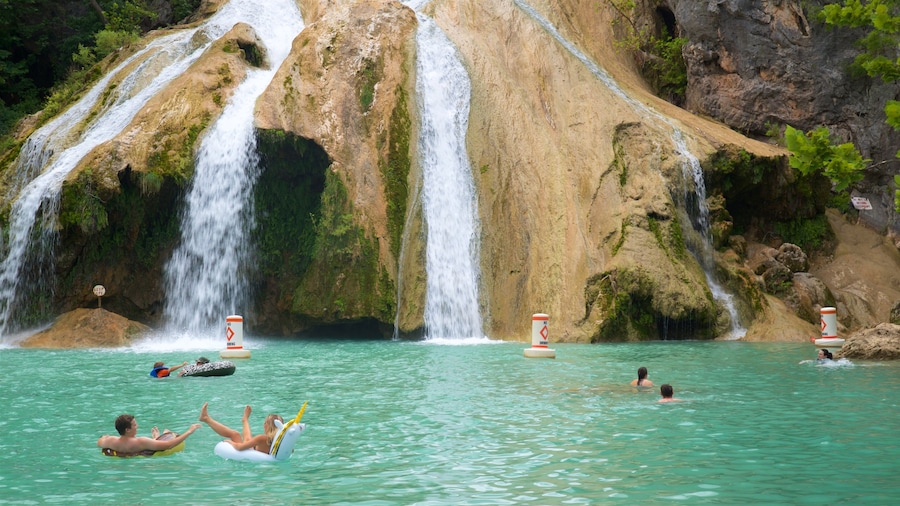 Turner Falls ofreciendo una cascada, un lago o abrevadero y natación