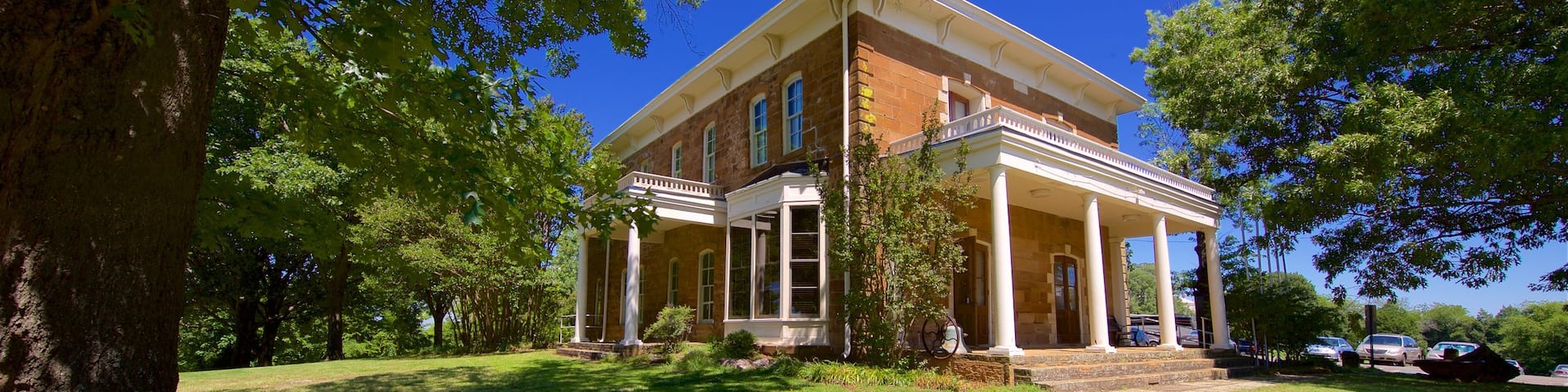 Five Civilized Tribes Museum featuring heritage elements and a house