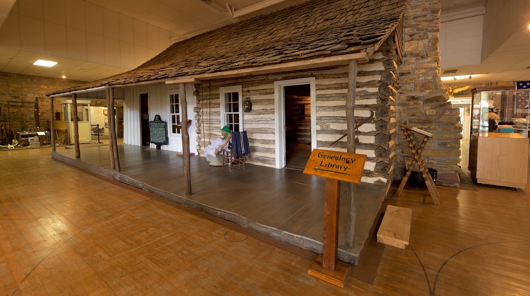 Museo de Historia del Gran Sudoeste que incluye vistas interiores y señalización