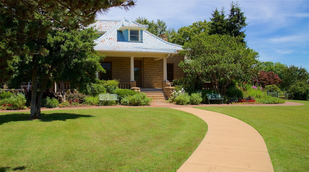 Gilcrease Museum which includes a house and a park