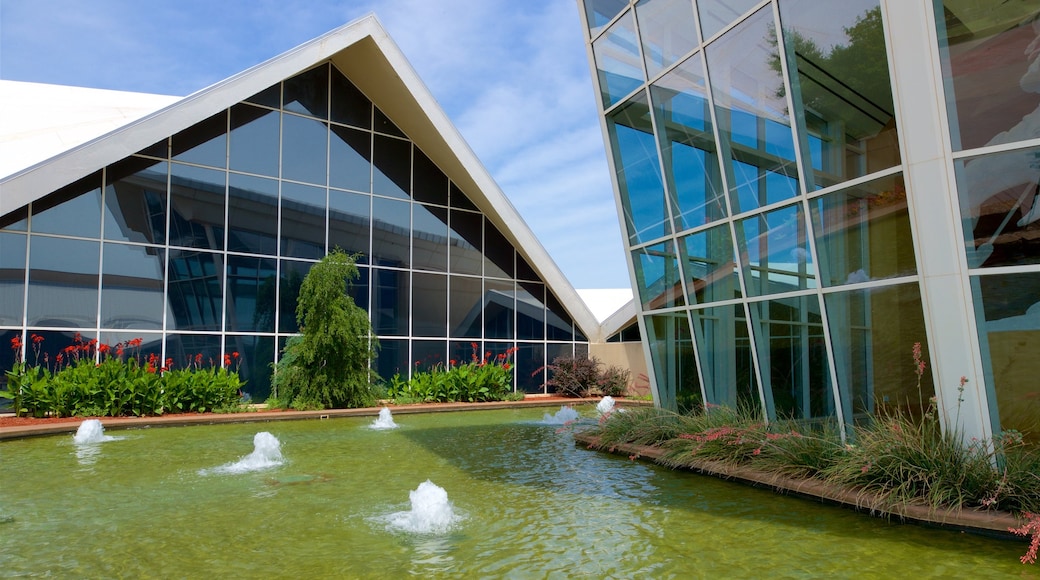 National Cowboy and Western Heritage Museum featuring modern architecture and a fountain