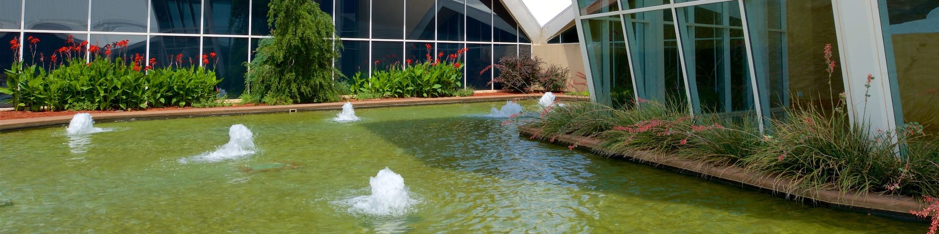 National Cowboy and Western Heritage Museum which includes modern architecture and a fountain