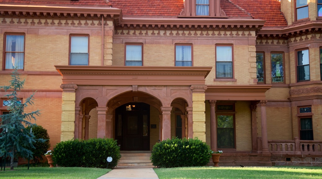 Overholser Mansion presenterar ett hus och historiska element