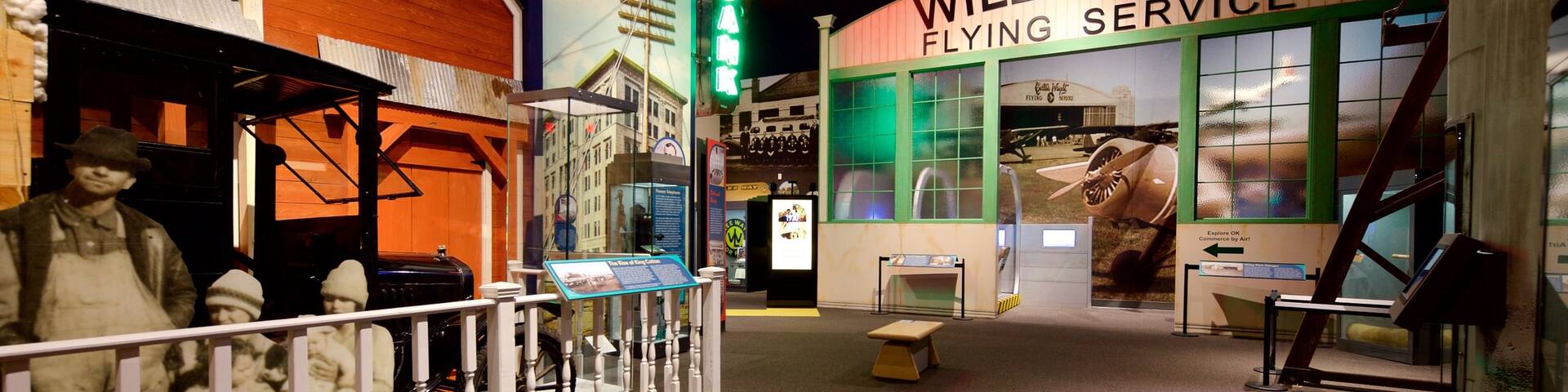 Centro histórico de Oklahoma que incluye vistas interiores