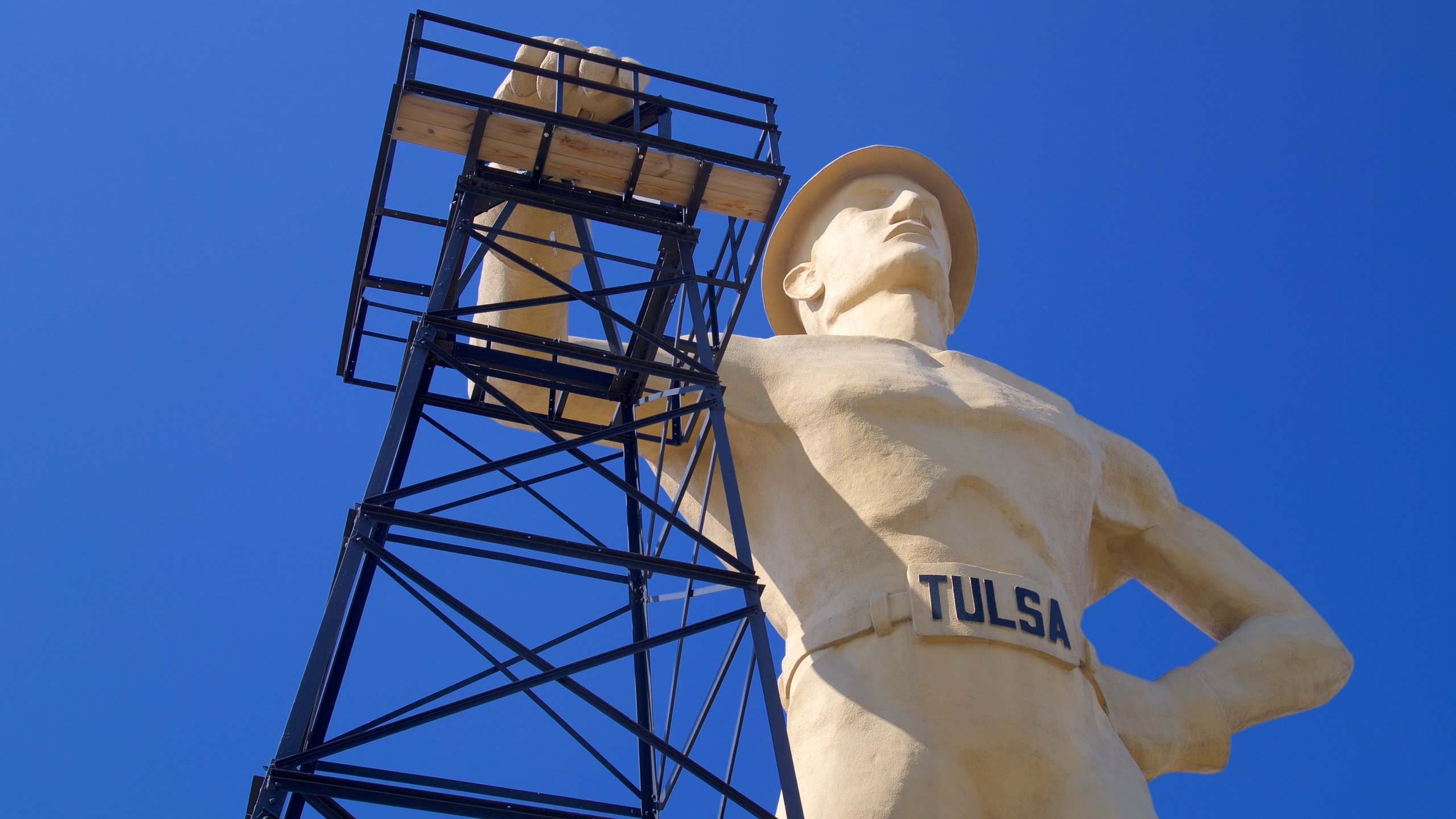 Golden Driller featuring a monument and outdoor art