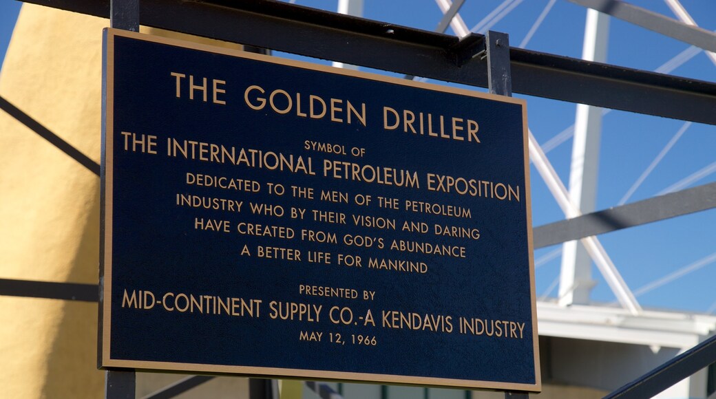 Golden Driller which includes signage