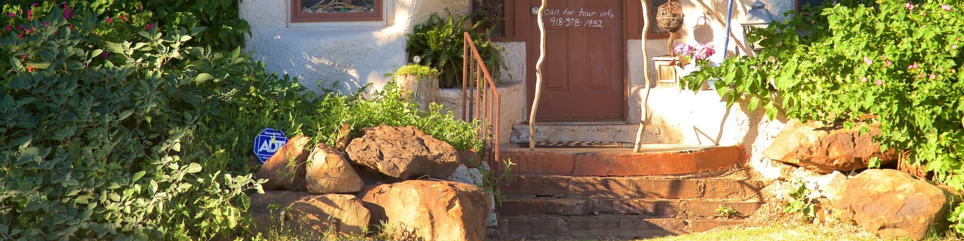 Casa The Cave House ofreciendo una casa y elementos del patrimonio