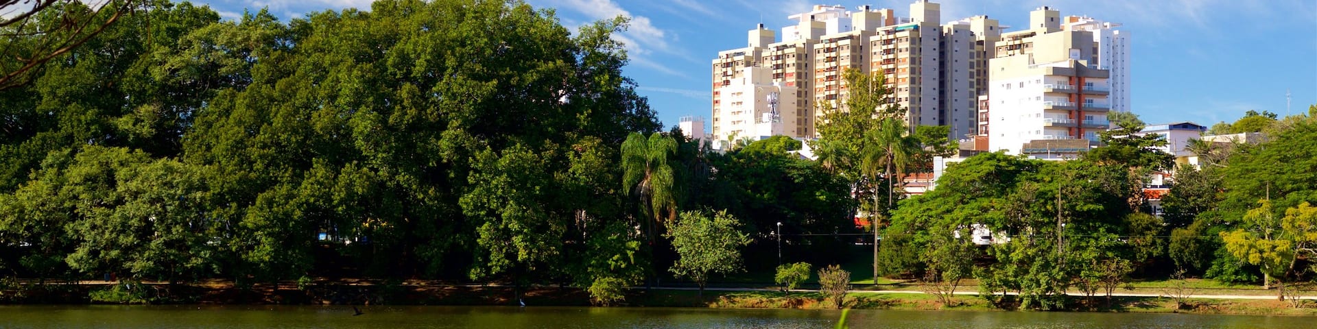 Taquaral See das einen See oder Wasserstelle und Stadt