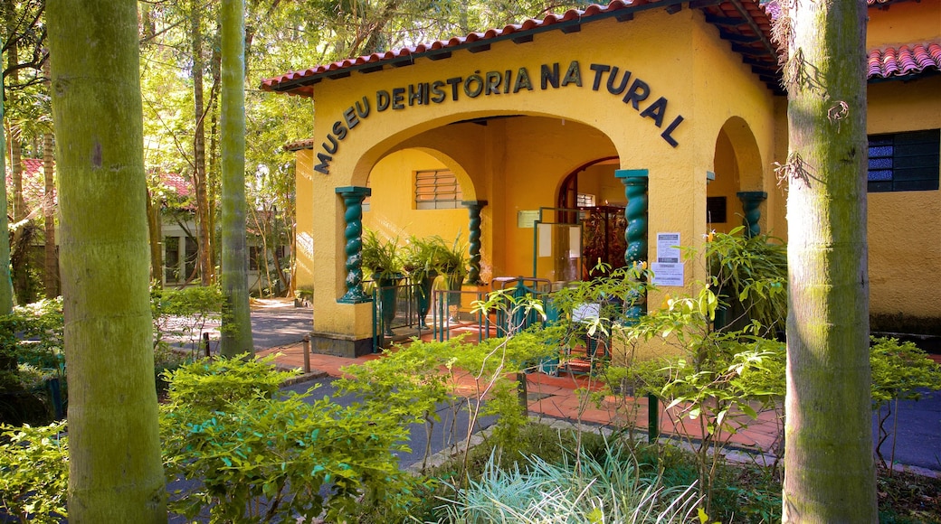 Musée d\'Histoire naturelle qui includes parc et signalisation