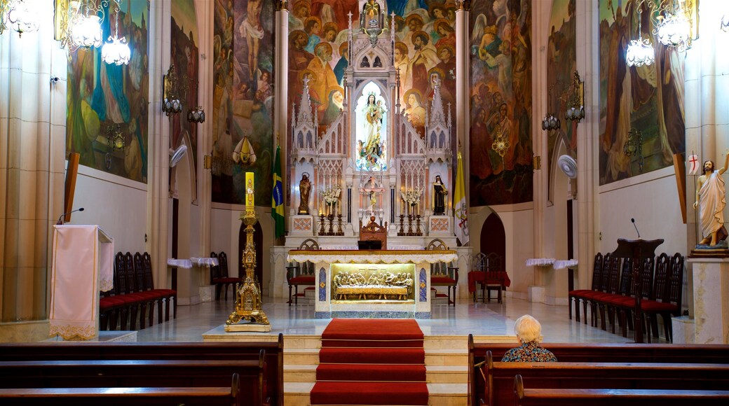 Basilica di Nostra Signora del Monte Carmel che include chiesa o cattedrale, oggetti d\'epoca e vista interna