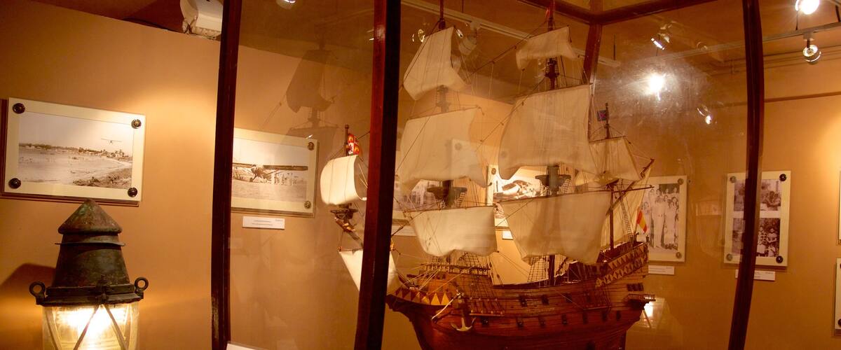 Museo del Capitán Dulché que incluye vistas interiores