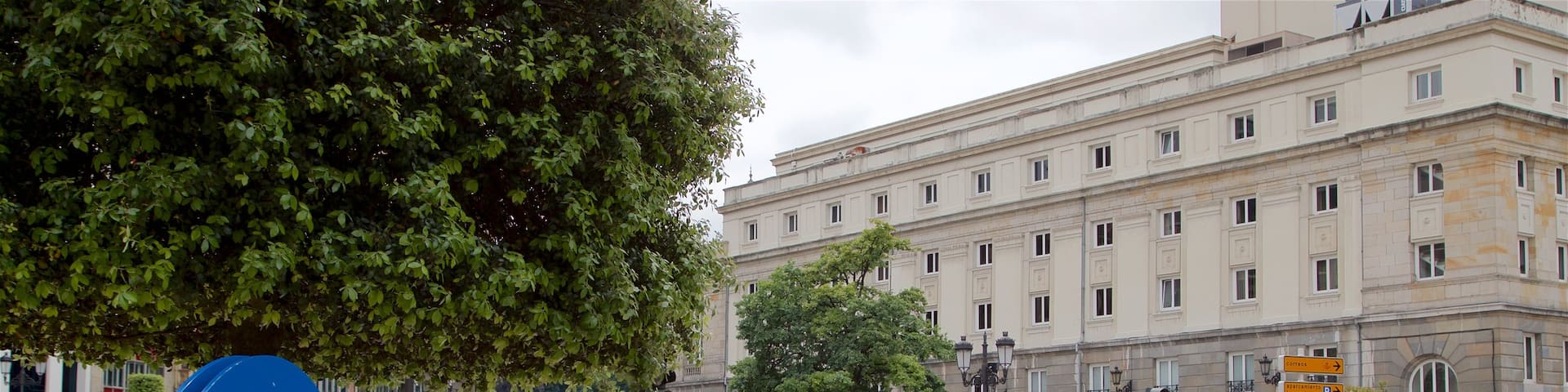 Teatro Campoamor mit einem Stadt und Outdoor-Kunst