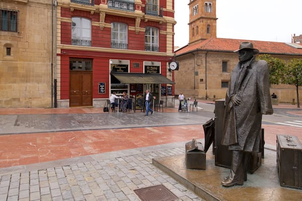 Plaza de Porlier featuring a statue or sculpture and heritage elements