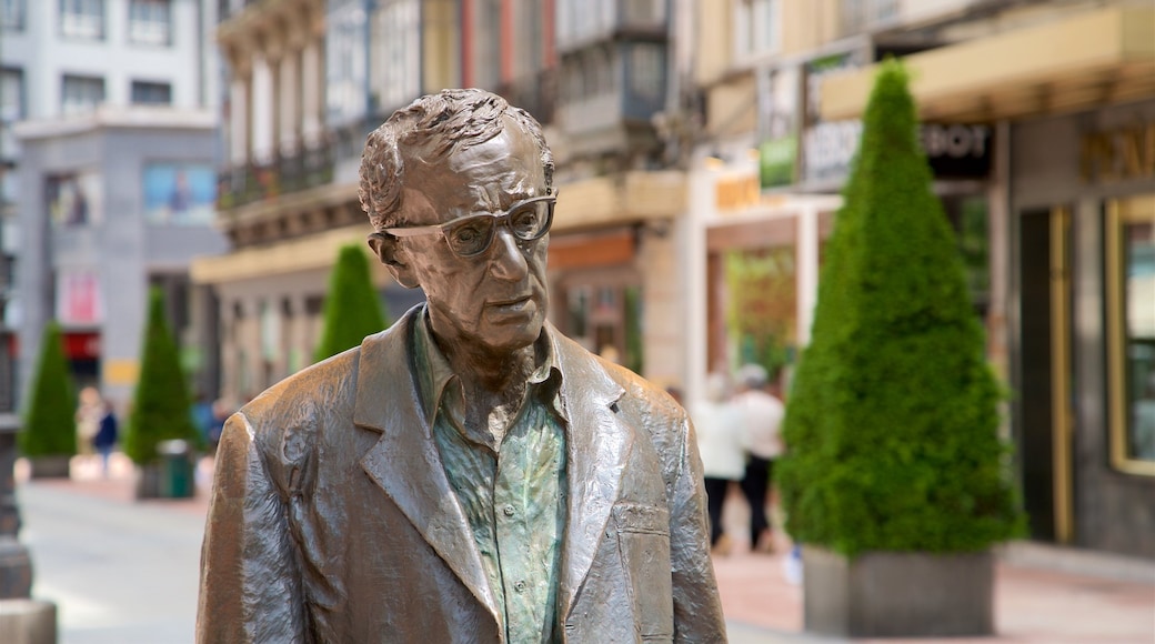 Standbeeld van Woody Allen toont een standbeeld of beeldhouwwerk