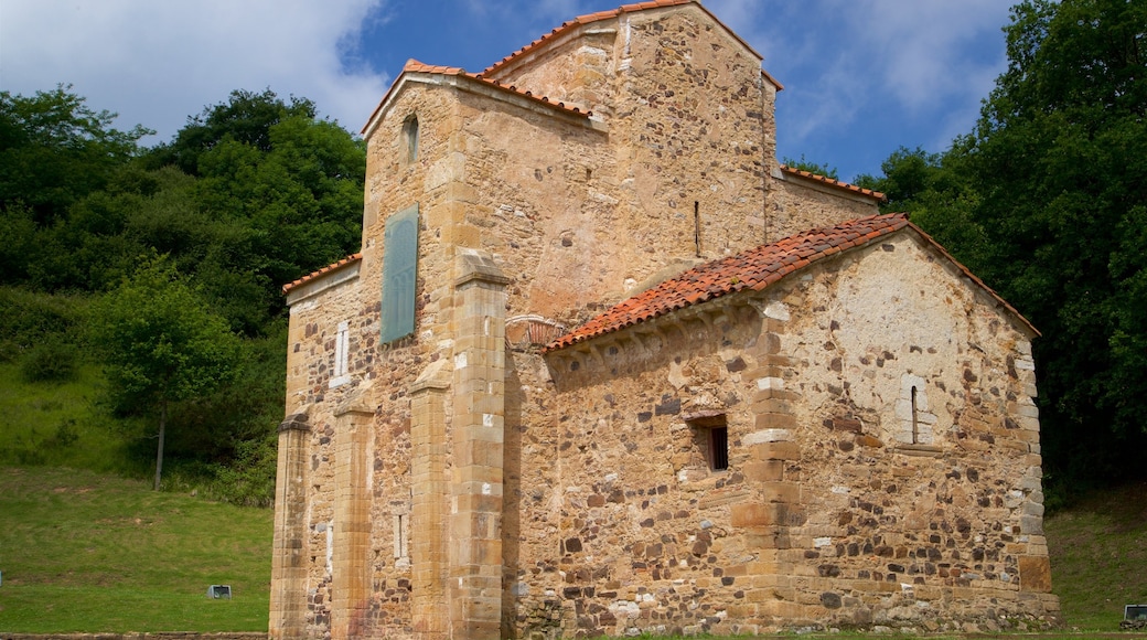 San Miguel de Lillo mostrando arquitetura de patrimônio