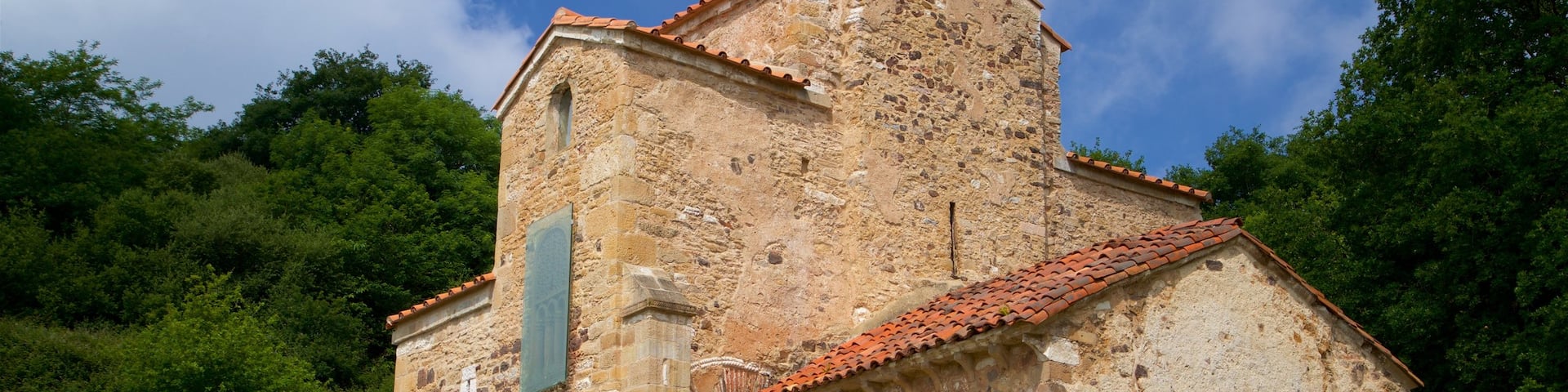 San Miguel de Lillo featuring heritage architecture