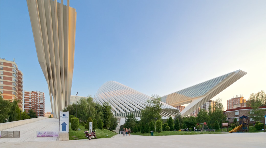 Palacio de Exposiciones y Congresos showing a park, modern architecture and a sunset