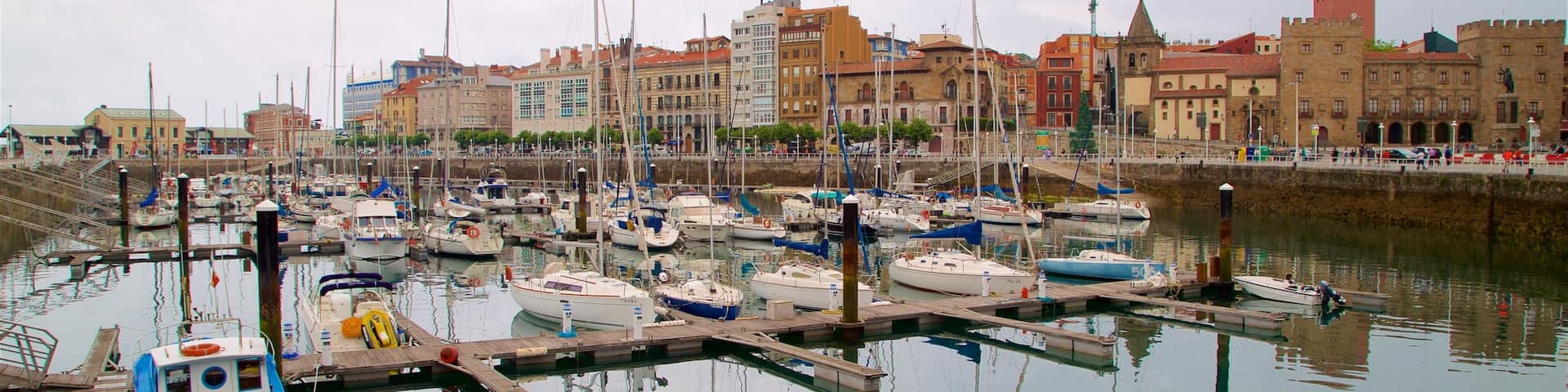 Cimadevilla featuring a city and a bay or harbor