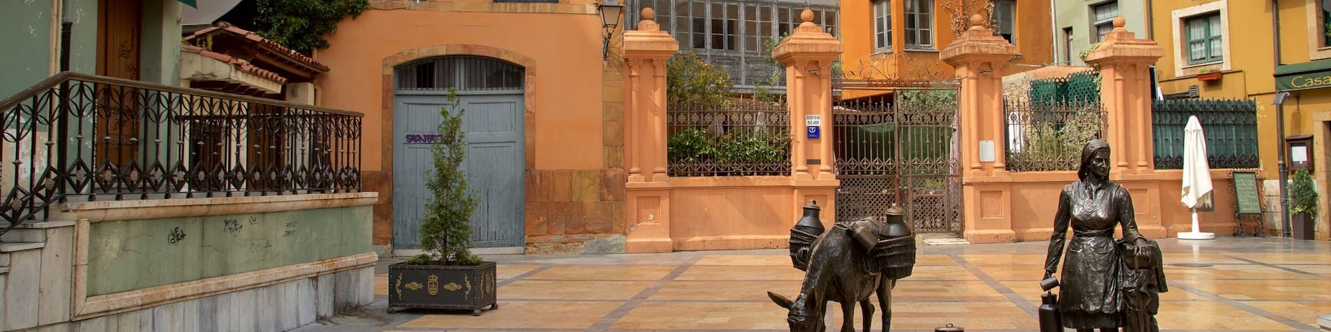 Plaza de Trascorrales featuring a city, a square or plaza and a statue or sculpture