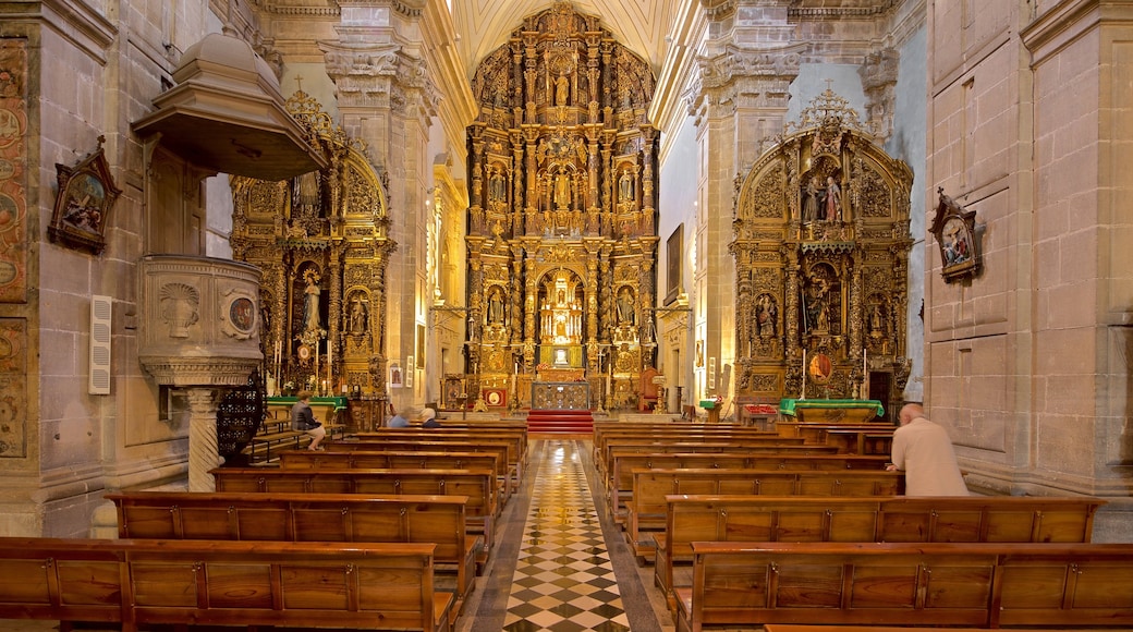 Parroquia San Isidoro El Real inclusief historisch erfgoed, een kerk of kathedraal en interieur