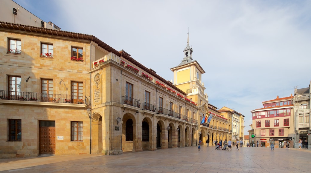 Oviedo City Hall which includes a city, a square or plaza and heritage elements