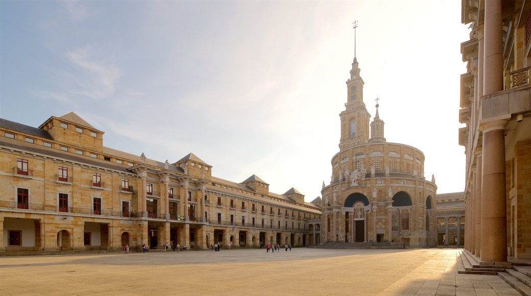 Laboral Ciudad de la Cultura que incluye una iglesia o catedral, una puesta de sol y patrimonio de arquitectura