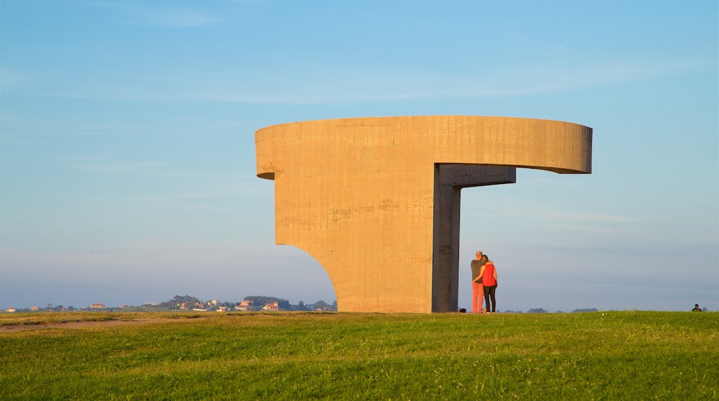 Escultura Elogio del Horizonte ofreciendo arte al aire libre, un atardecer y un parque