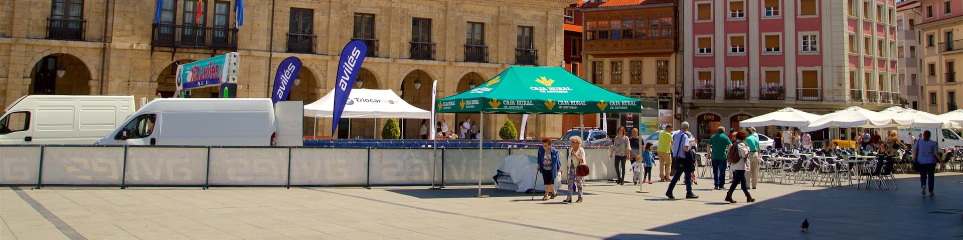 Plaza de Espana featuring heritage elements, a city and street scenes