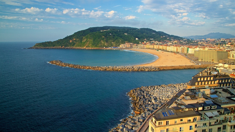 Monte Urgull caratteristiche di vista della costa, spiaggia sabbiosa e località costiera