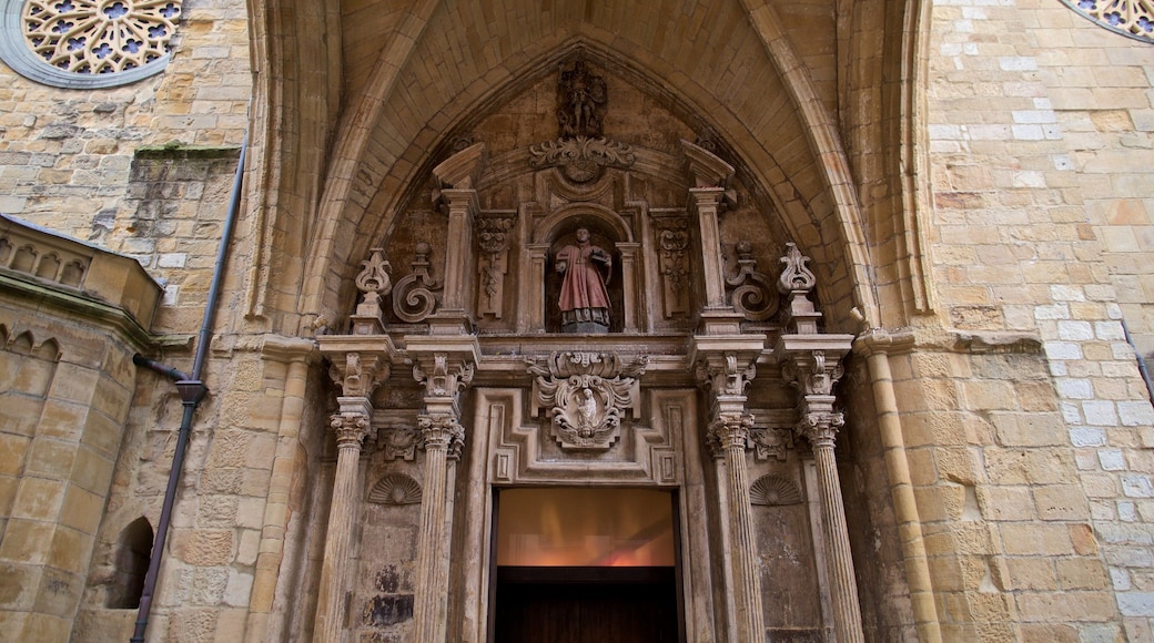 San Vicentes kyrka som visar historiska element