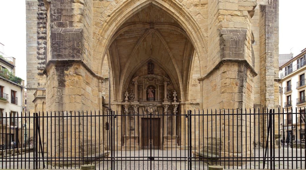 Kerk van San Vicente bevat historische architectuur