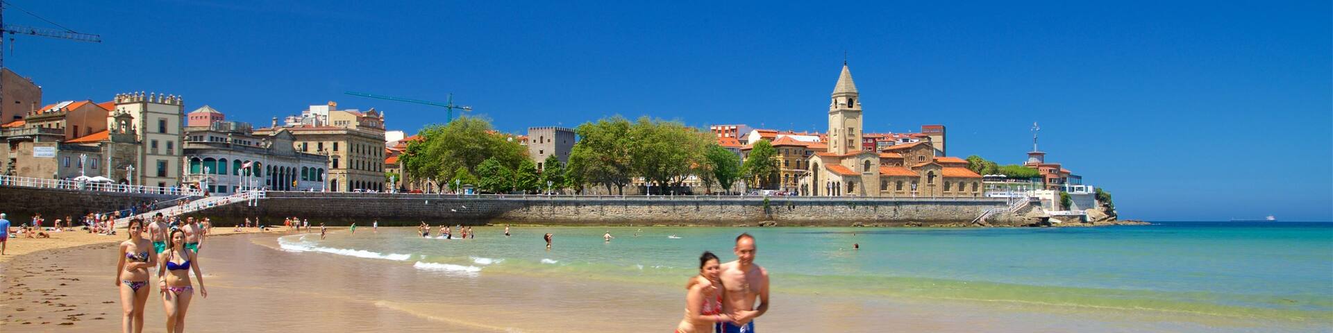 San Lorenzo Beach showing a coastal town, general coastal views and a beach