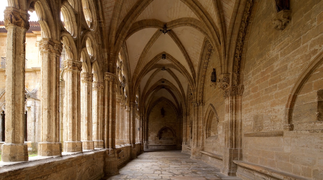 Cathédrale San Salvador d\'Oviedo mettant en vedette patrimoine historique et vues intérieures