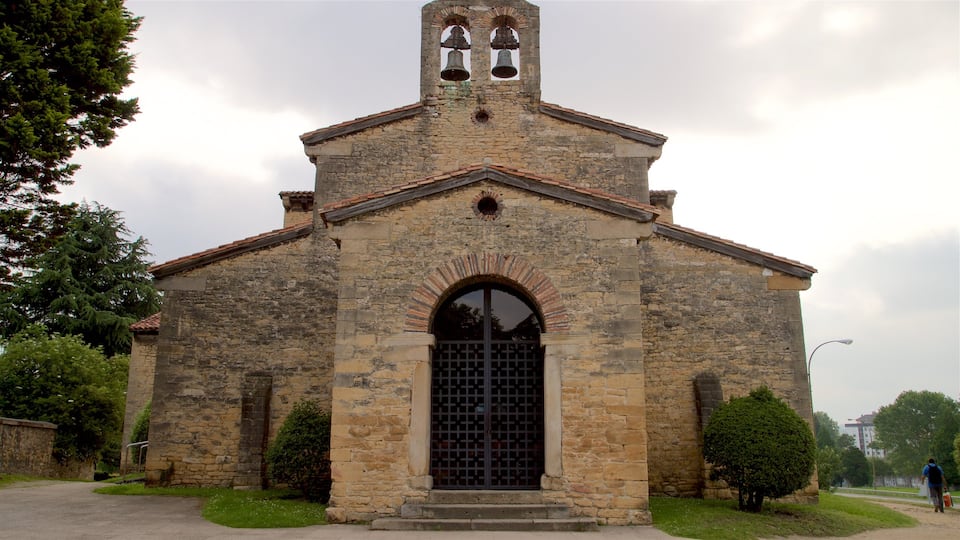 San Julián de los Prados johon kuuluu vanha arkkitehtuuri
