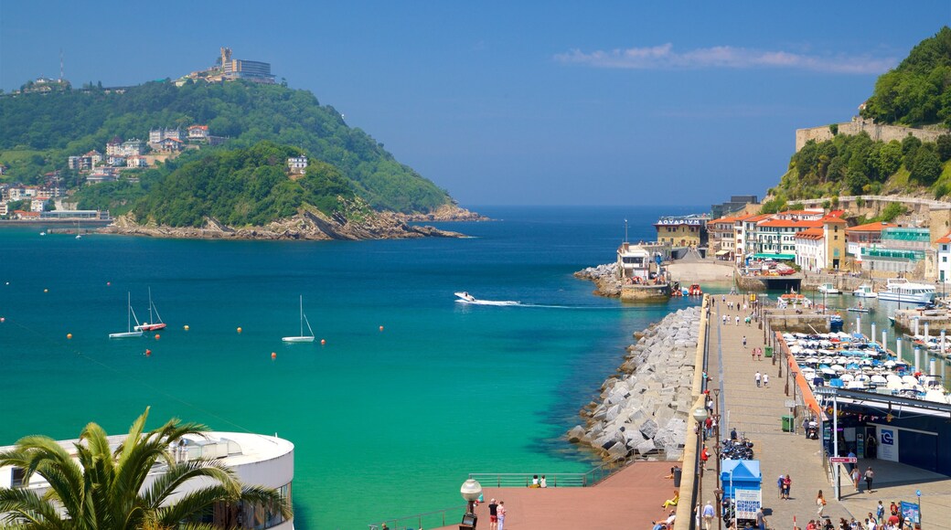 San Sebastian City Hall que inclui paisagens litorâneas e uma cidade litorânea
