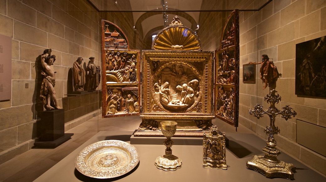 Basílica de Santa María del Coro ofreciendo vistas de interior, elementos religiosos y elementos patrimoniales