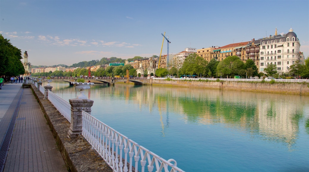 Maria Cristina Bridge showing a city and a river or creek