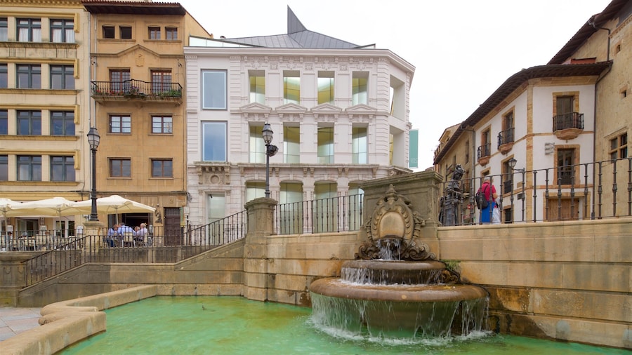 Museo de Bellas Artes ofreciendo una ciudad, elementos del patrimonio y una fuente