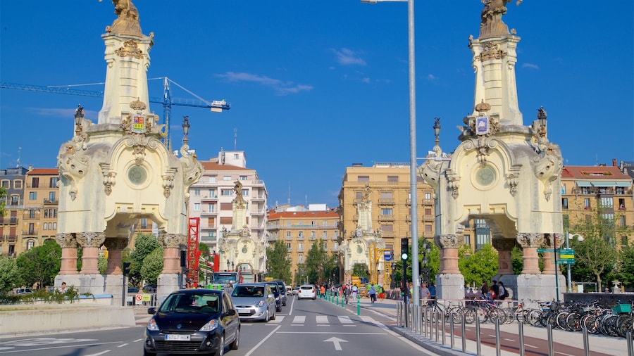 Maria Cristina Bridge showing heritage architecture and a city