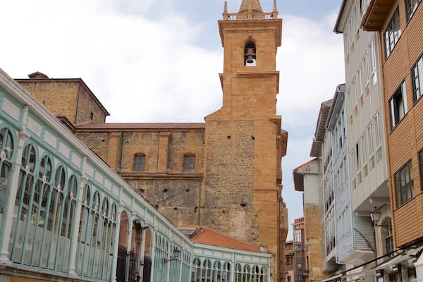 Markt El Fontan welches beinhaltet historische Architektur und Stadt