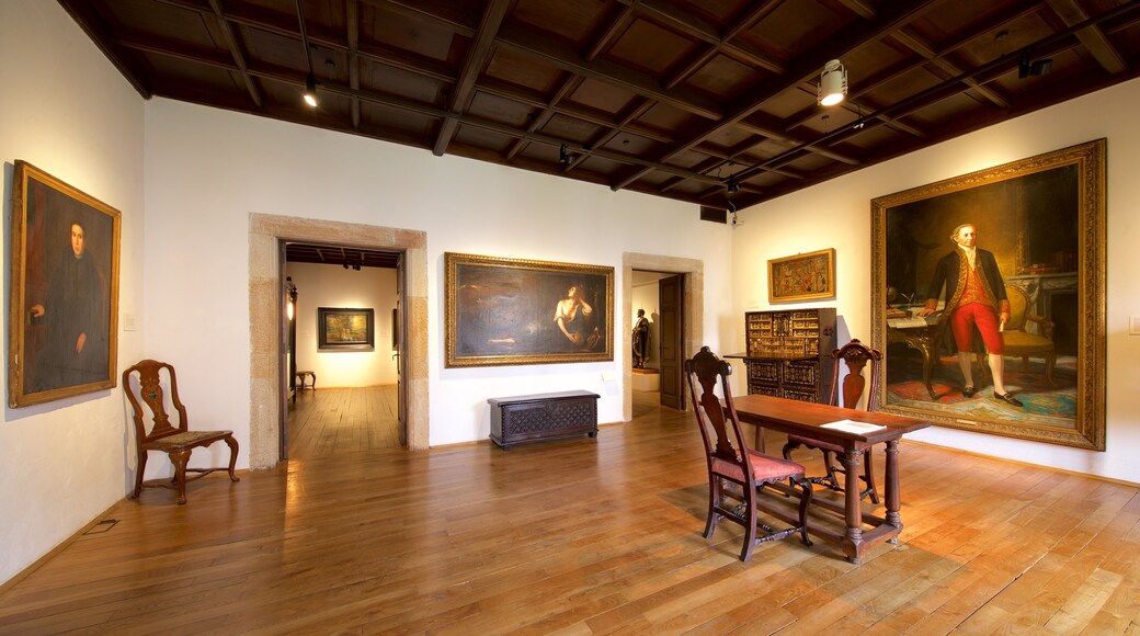 Museo Casa Natal de Jovellanos ofreciendo arte y vistas de interior