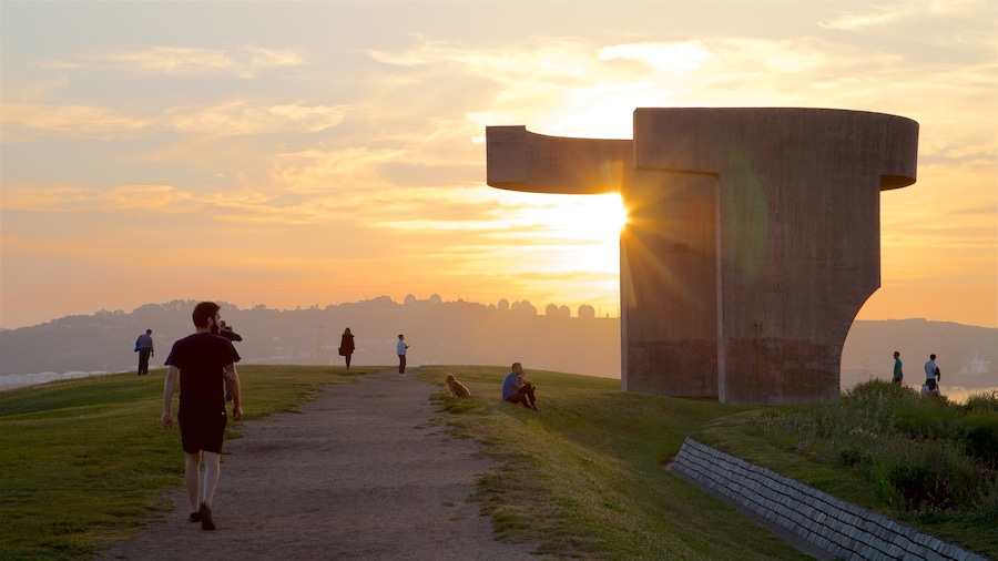 Elogio del Horizonte which includes a sunset, a garden and outdoor art