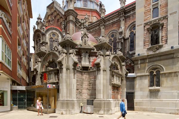 Ăglise San Juan qui includes patrimoine architectural et scĂšnes de rue aussi bien que homme