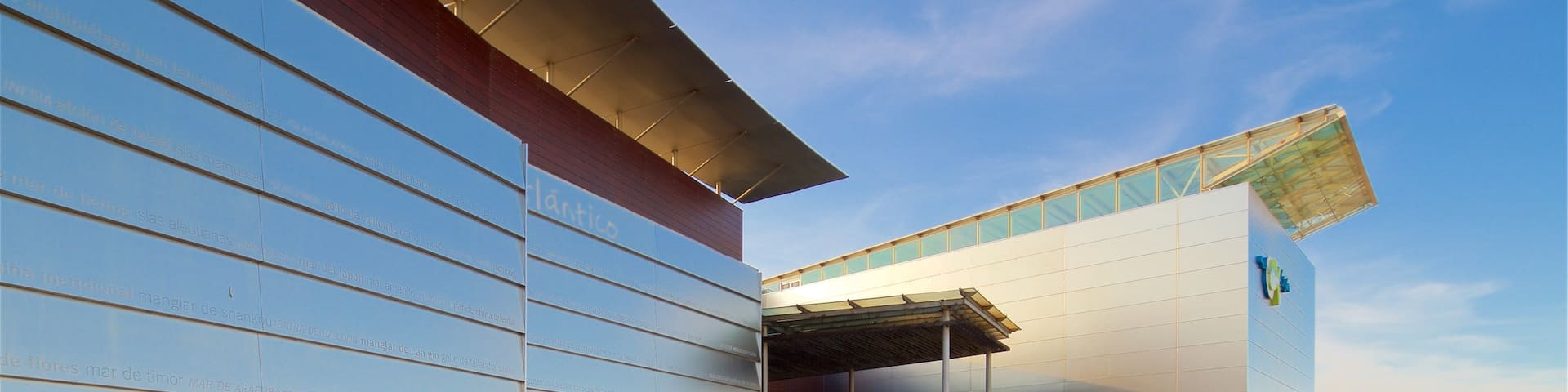 Aquarium von Gijón mit einem Sonnenuntergang