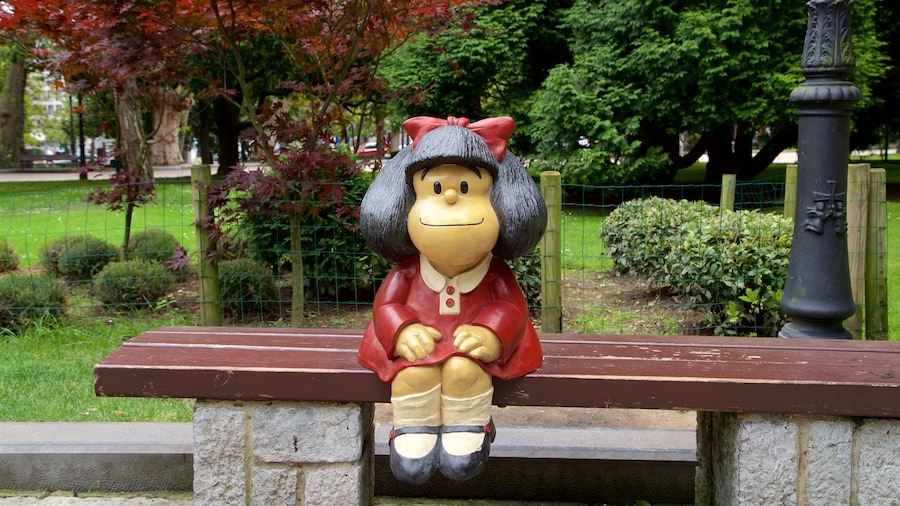 Mafalda Statue ofreciendo arte al aire libre y un jardín