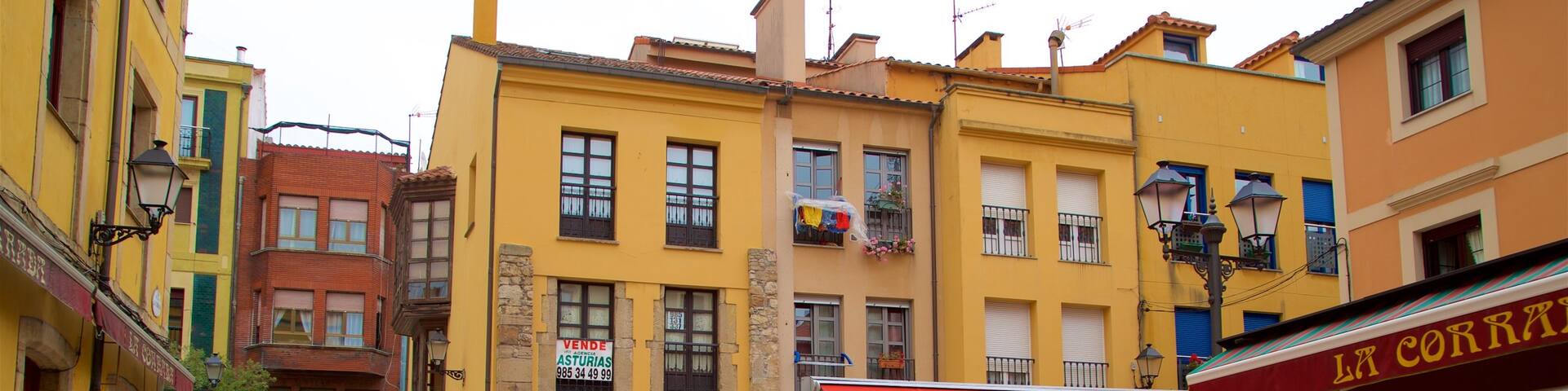 Cimadevilla showing street scenes as well as a couple